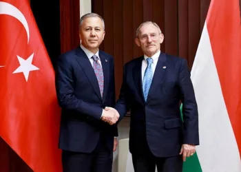 Çin’de bir araç kalabalığın arasına daldı: 20 yaralı