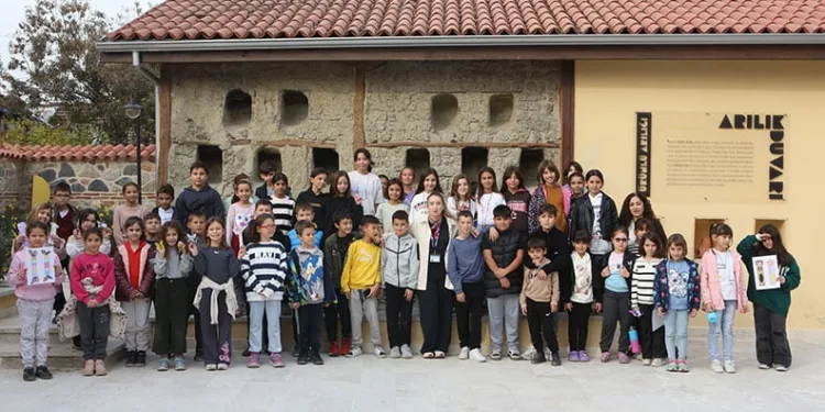Ürünlü Arı Evi’nde çocuklar sanat ve eğlenceyle buluştu