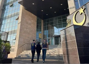 Kayıp şahıs jandarma ve polis ekipleri tarafından su altında aranıyor