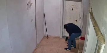 Tıra arkadan çarpan otomobilde 1 kişi öldü, 4 kişi yaralandı