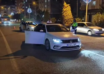 Sokak ortasında pompalı tüfekle rastgele ateş ettiler