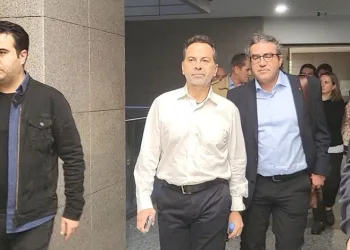 Motosikletinin plakasını okunmasın diye bereyle kapattı, cezadan kurtulamadı