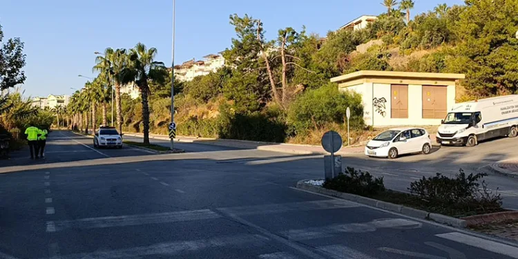 Arnavutköy’de bir çocuk düşürdüğü parasını almak için girdiği anıtta mahsur kaldı