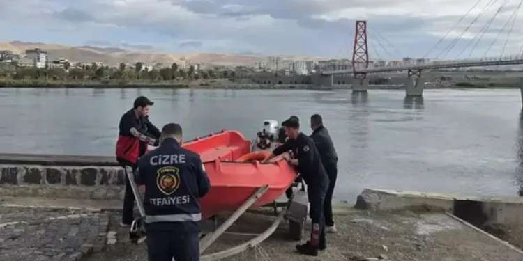 Antalya’da kuruyemiş yüklü araç alev alev yanarak küle döndü