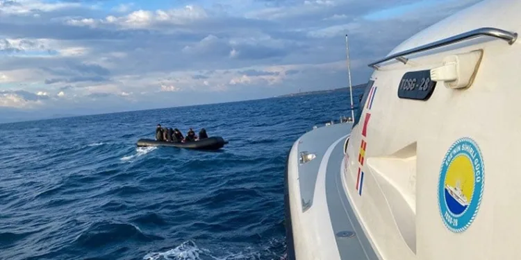 Ayvacık açıklarında 33 kaçak göçmen yakalandı