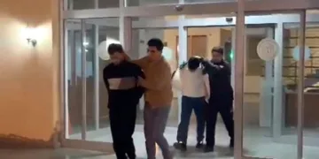 Takla atan otomobilinin kapıları zarar görmesin diye vinç getirtti