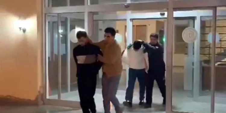 Takla atan otomobilinin kapıları zarar görmesin diye vinç getirtti
