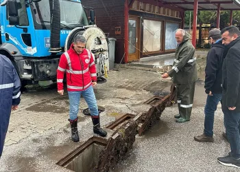 Gemlik’te sağanak taşkınına başkan müdahalesi