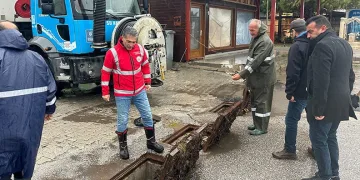Gemlik’te sağanak taşkınına başkan müdahalesi