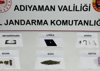 4 yıl 2 ay hapis cezasıyla aranan şahsı polis yakaladı