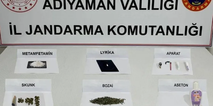 4 yıl 2 ay hapis cezasıyla aranan şahsı polis yakaladı