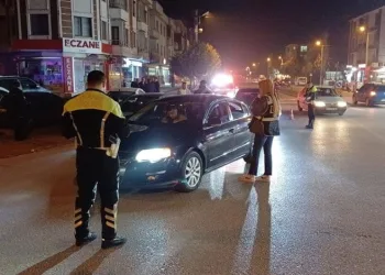 Alevlere teslim olan minibüs küle döndü