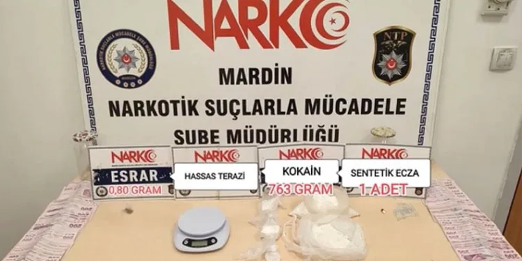 Otomobil kamyonete çarptı: 3 yaralı