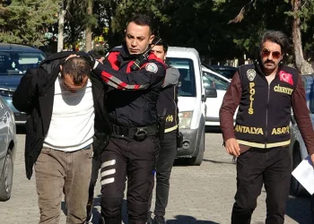 Jandarmadan eş zamanlı uyuşturucu operasyonu: 3 gözaltı