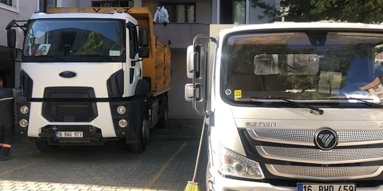 Bursa’da “çöp ev” temizlendi