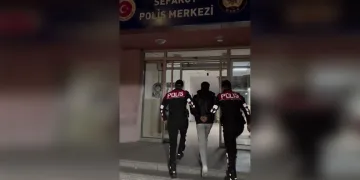 Mersin’de kaçak makaron ve sahte içki ele geçirildi