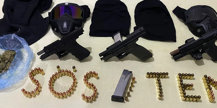 Yola düşürülen 10 bin lirayı toplayıp kayıplara karıştılar
