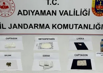 Bayburt’ta şüpheli hareketler sergileyen 2 şahısın üzerinden uyuşturucu madde çıktı