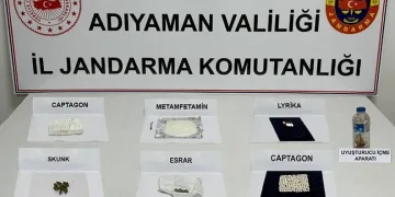 Bayburt’ta şüpheli hareketler sergileyen 2 şahısın üzerinden uyuşturucu madde çıktı