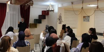 Van’da öğrencileri için hatıra kitabı hazırlayan öğretmene bakanlık ödülü