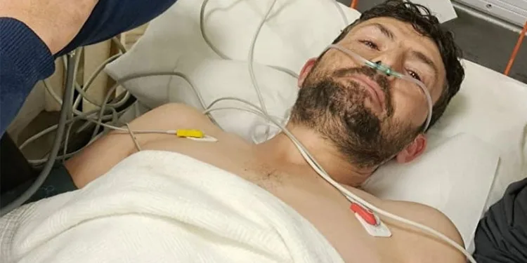 Biriken çöpleri toplayan işçi sırtından bıçaklandı