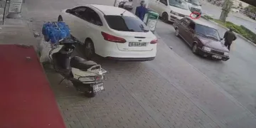 Arnavutköy’de bir çocuk düşürdüğü parasını almak için girdiği anıtta mahsur kaldı