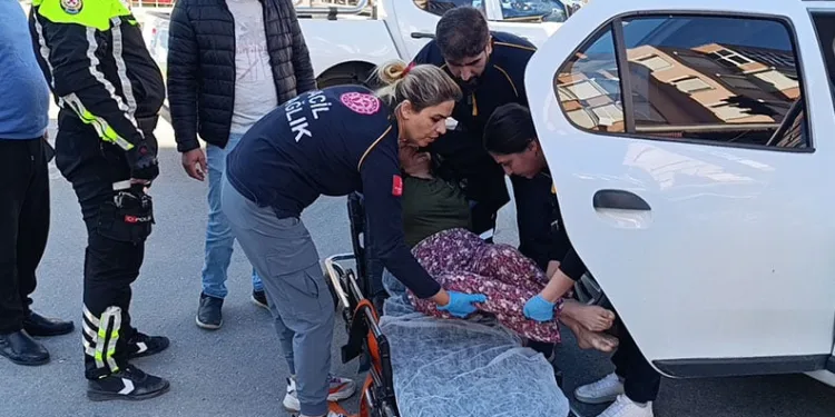 Motosikletinin plakasını okunmasın diye bereyle kapattı, cezadan kurtulamadı