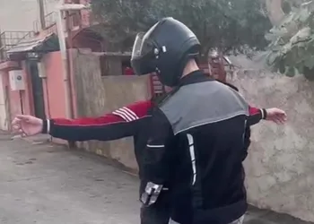 Kontrolden çıkan hafif ticari araç mısır tarlasına yuvarlandı: 5 yaralı