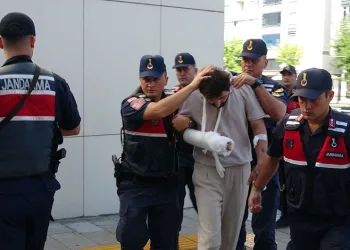 Bayburt’ta şüpheli hareketler sergileyen 2 şahısın üzerinden uyuşturucu madde çıktı