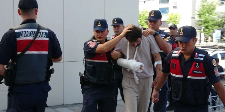 Bayburt’ta şüpheli hareketler sergileyen 2 şahısın üzerinden uyuşturucu madde çıktı