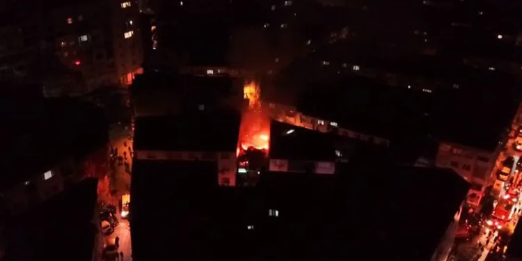 Bursa’da 2 katlı ahşap ev alev alev yandı