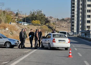 Kayıp şahıs jandarma ve polis ekipleri tarafından su altında aranıyor