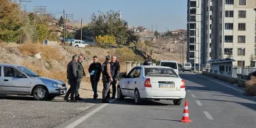 Kayıp şahıs jandarma ve polis ekipleri tarafından su altında aranıyor