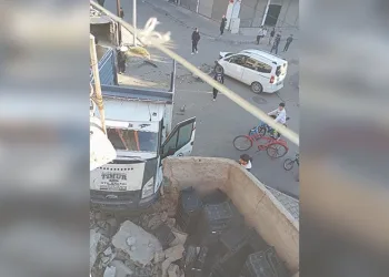 Esenyurt’ta sağlık malzemeleri üreten fabrikanın deposunda korkutan yangın