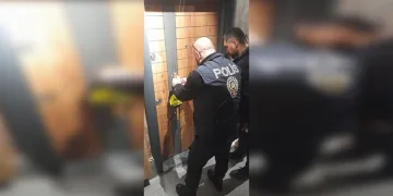 Yağmurla gelen kazalar: Düğün konvoyundaki otomobil bariyere çarptı, 5 kişi yaralandı