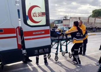 Araçların hurdaya döndüğü kazada 5 kişi yaralandı