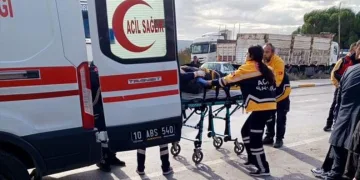 Araçların hurdaya döndüğü kazada 5 kişi yaralandı