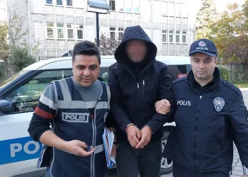 Park halindeki araçtan tencere ve tava çaldı