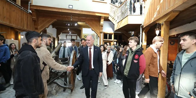 Çocuklar seramik sanatıyla tanıştı