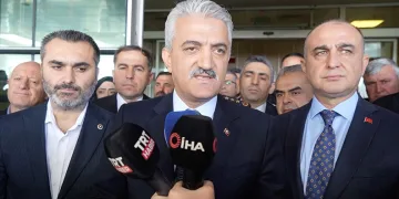 Araçların hurdaya döndüğü kazada 5 kişi yaralandı