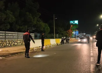 Adana’da 3 katlı müstakil ev yandı