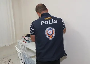 100 bin liralık malzeme çalındı, o anlar kamerada