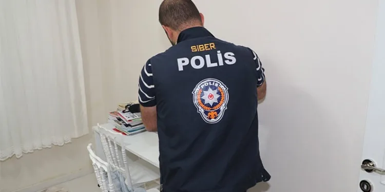 100 bin liralık malzeme çalındı, o anlar kamerada