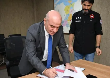 Kayıp şahıs jandarma ve polis ekipleri tarafından su altında aranıyor