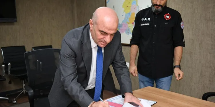 Kayıp şahıs jandarma ve polis ekipleri tarafından su altında aranıyor