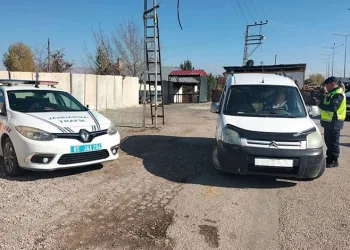 Erzincan’da araç yangını