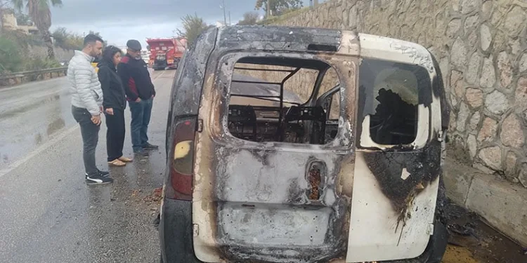 Antalya’da kuruyemiş yüklü araç alev alev yanarak küle döndü