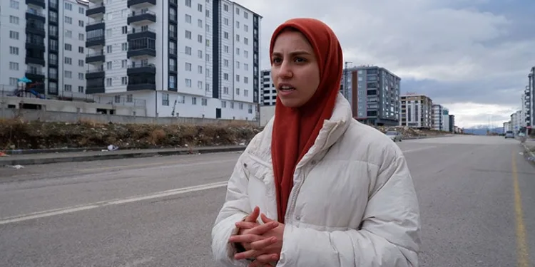 Kontrolden çıkan hafif ticari araç mısır tarlasına yuvarlandı: 5 yaralı