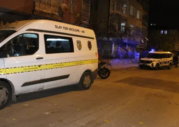 Antalya’da hortum yıkıp geçti, evler ve seralar hasar gördü
