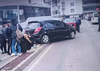 Jandarmadan eş zamanlı uyuşturucu operasyonu: 3 gözaltı